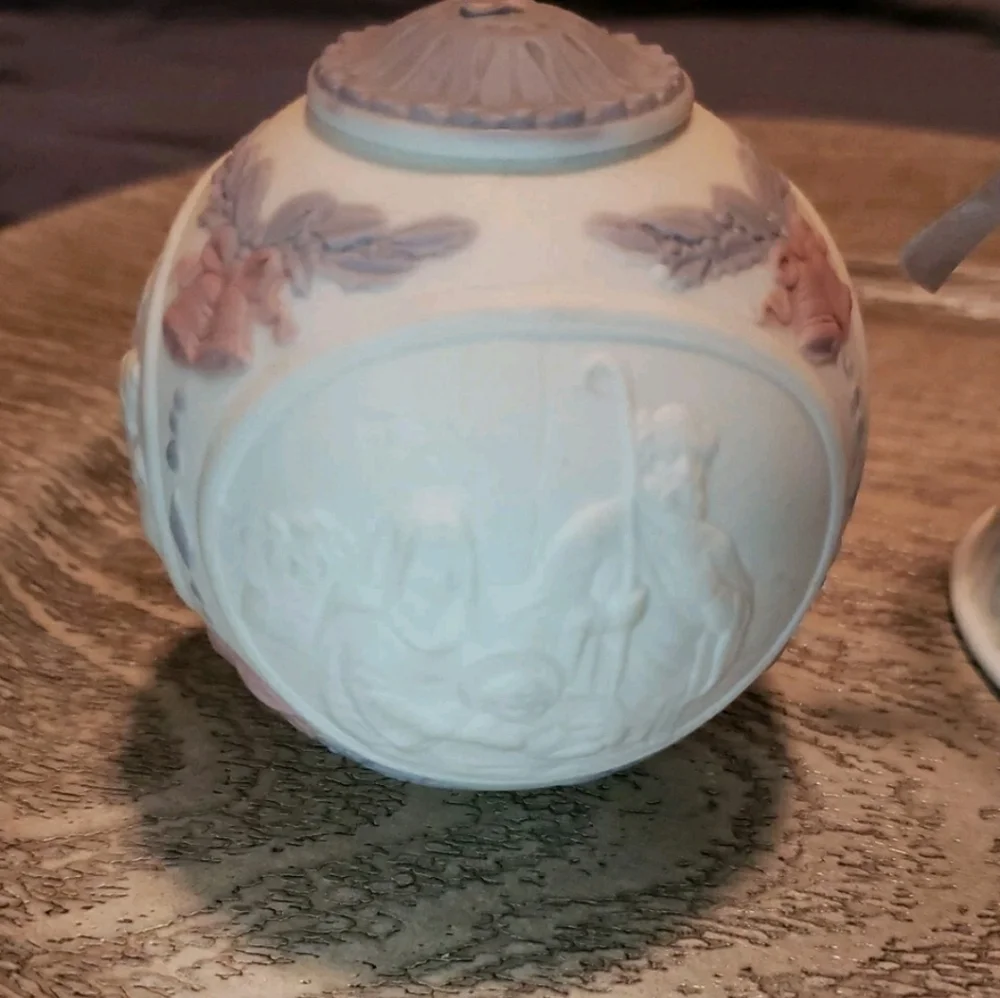 Vtg Lladro 1989 Christmas Bell (Missing Clapper)  1991 Ornament (Missing Top)